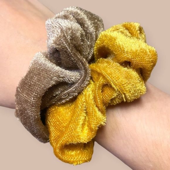 🆕 2/$20 Velvet Scrunchie Duo - Picture 1 of 3